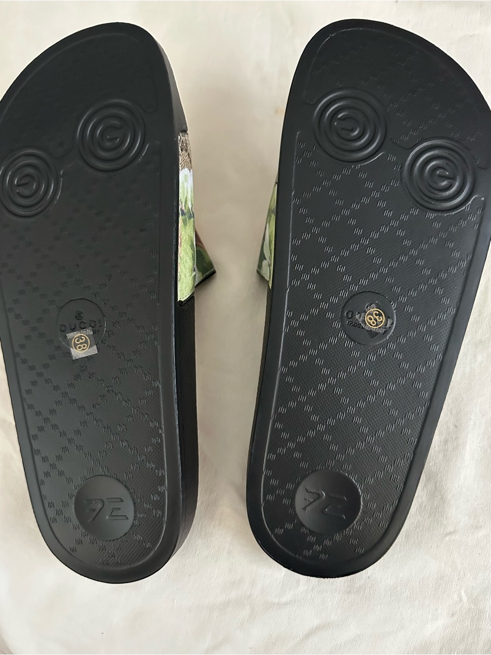 Gucci Beige GG Floral Logo Slide Sandals with Green Accents - Picture 2 of 4